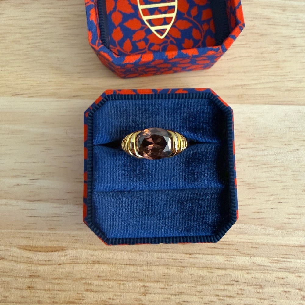 Elegant Gold and Brown Women's Ring